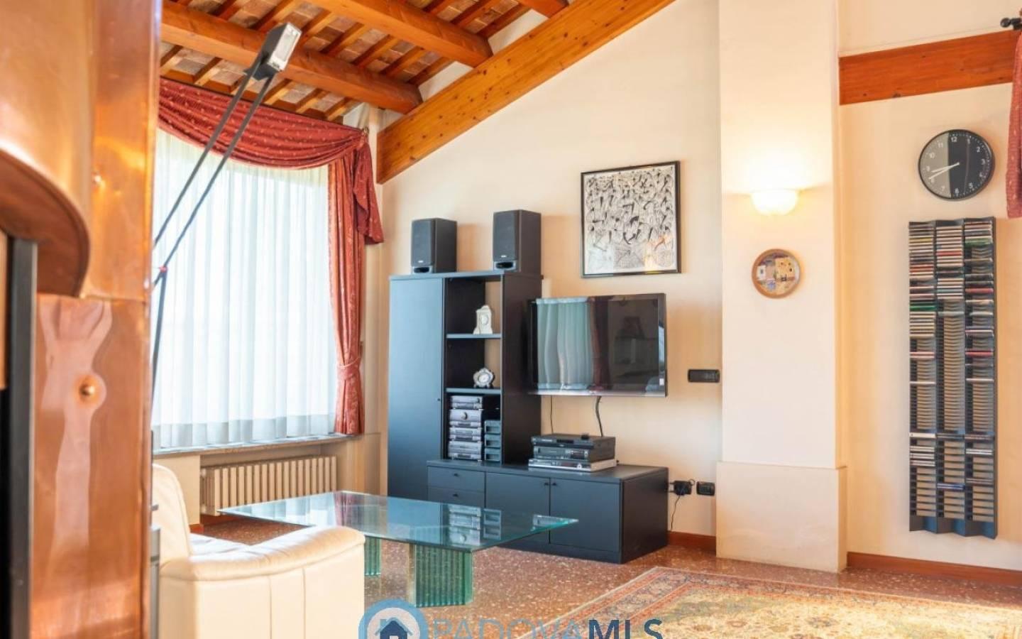 Casale via Bovolare, Centro Storico, Este