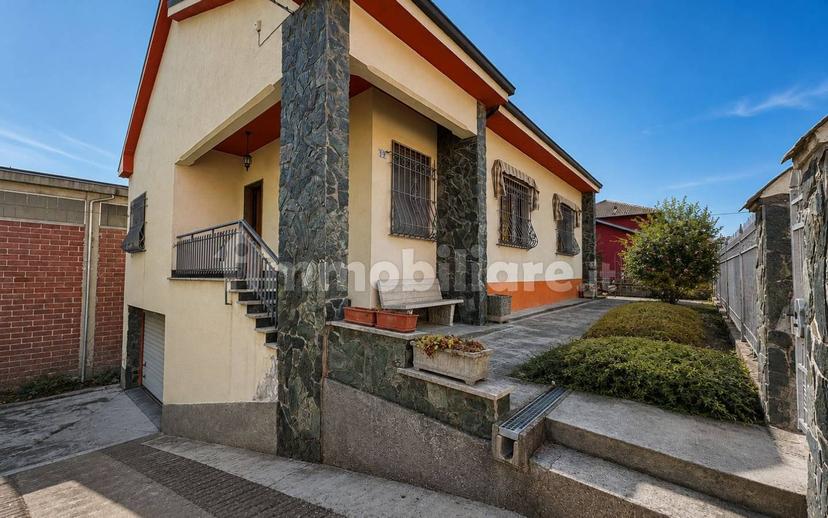 Villa unifamiliare via Vittorio Veneto, Ponti — foto 2 di 32