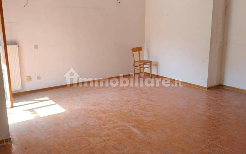 Appartamento da ristrutturare, primo piano, Centro, Massa