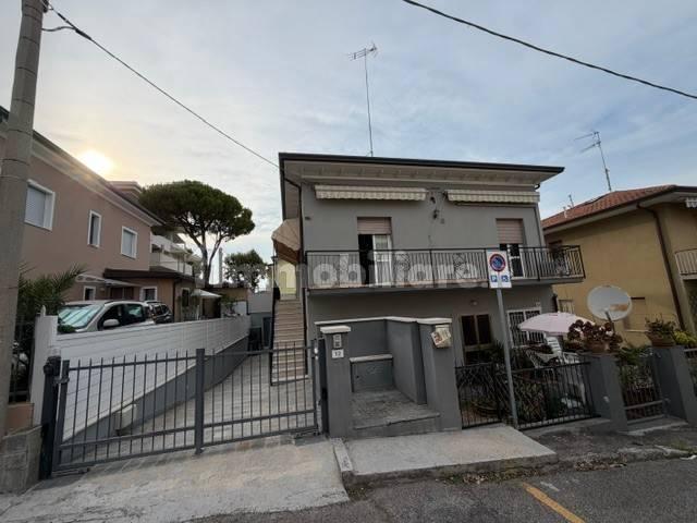 Quadrilocale viale Umbria, Colle dei Pini, Riccione