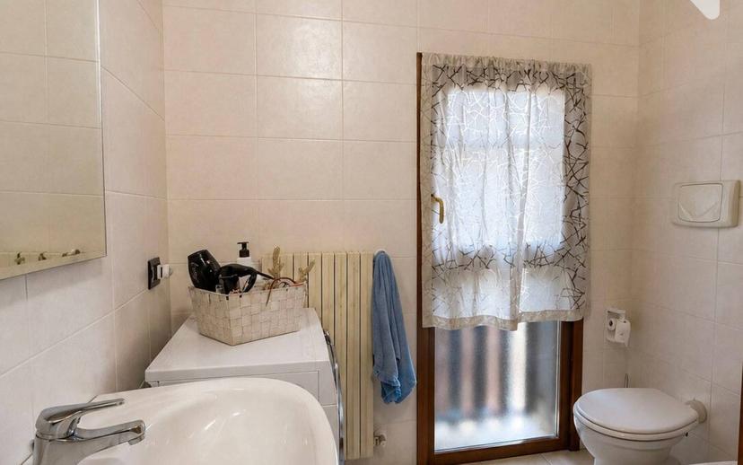 Mansarda ottimo stato, 72 m², Bagnolo San Vito — foto 9 di 16