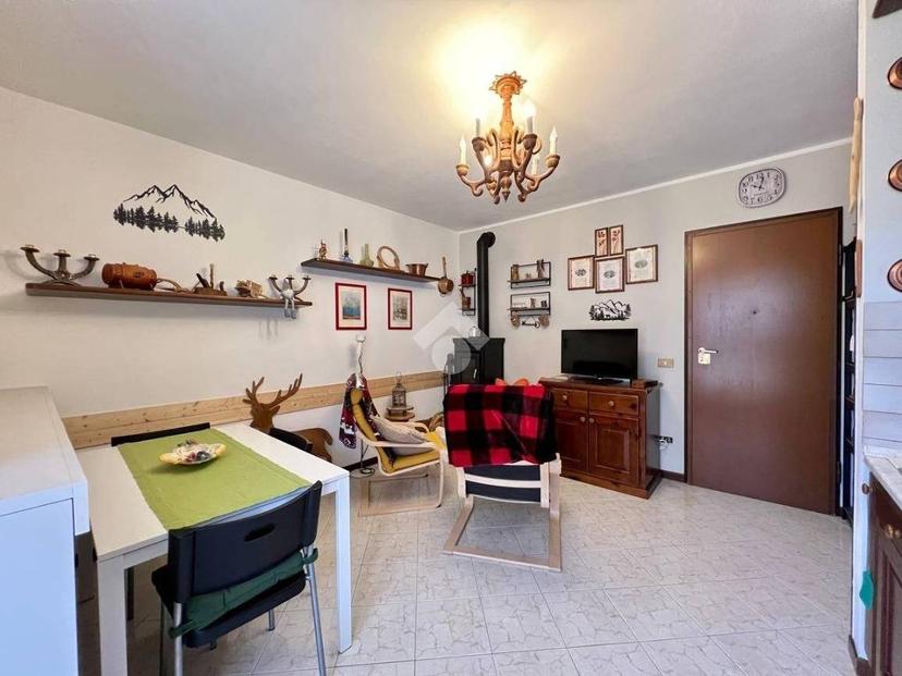 Bilocale largo Partigiani 40, Centro, Onore — foto 9 di 14