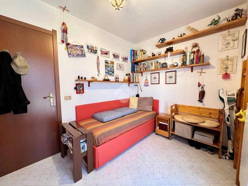 Bilocale largo Partigiani 40, Centro, Onore — foto 3 di 14