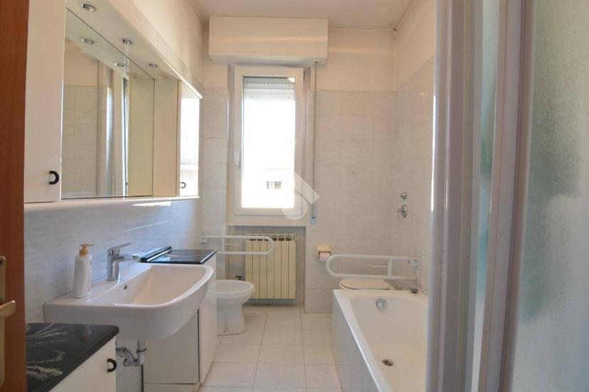 Trilocale via Piemonte 11, Centro, Bernareggio — foto 15 di 29