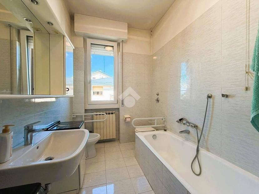 Trilocale via Piemonte 11, Centro, Bernareggio — foto 7 di 29