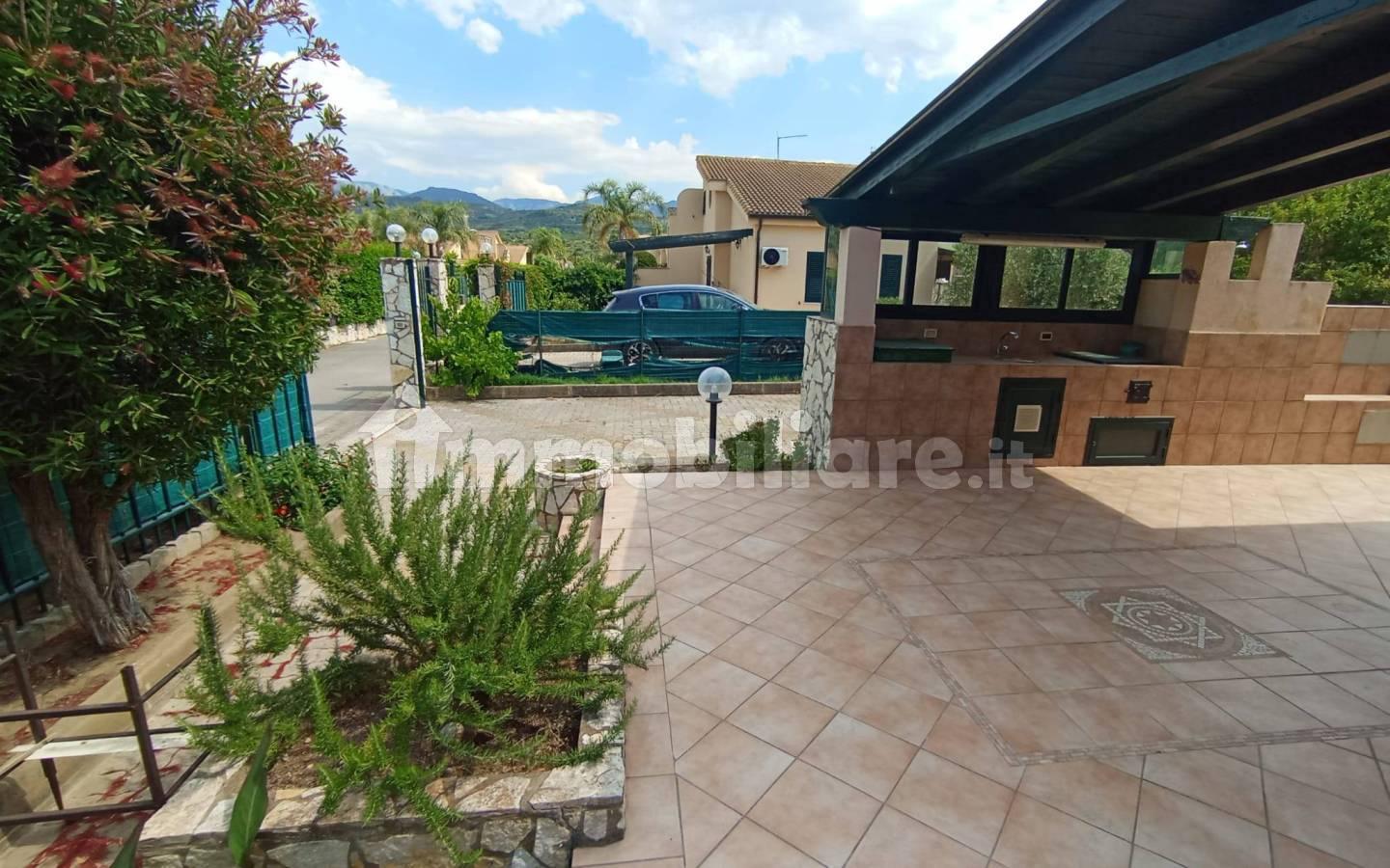 Villa bifamiliare viale San Francesco 37, Campofelice di Roccella