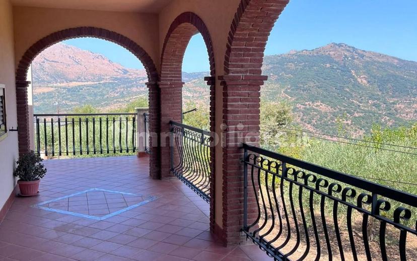 Villa unifamiliare Contrada Vinzeria, Castelbuono