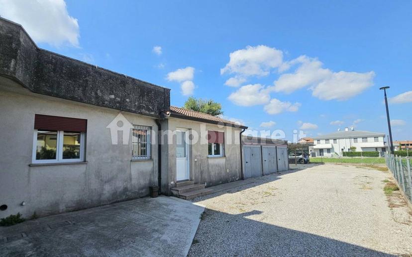 Bilocale via Roma, Centro, Villa Estense — foto 11 di 14