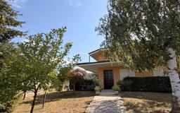 Villa bifamiliare via Provinciale 1, Serravalle Langhe