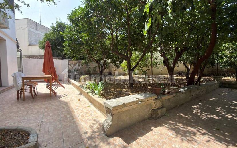 Villa bifamiliare via Giuseppe Garibaldi, Arnesano — foto 4 di 45
