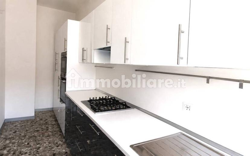 Appartamento buono stato, terzo piano, Centro, San Benedetto del Tronto — foto 8 di 11