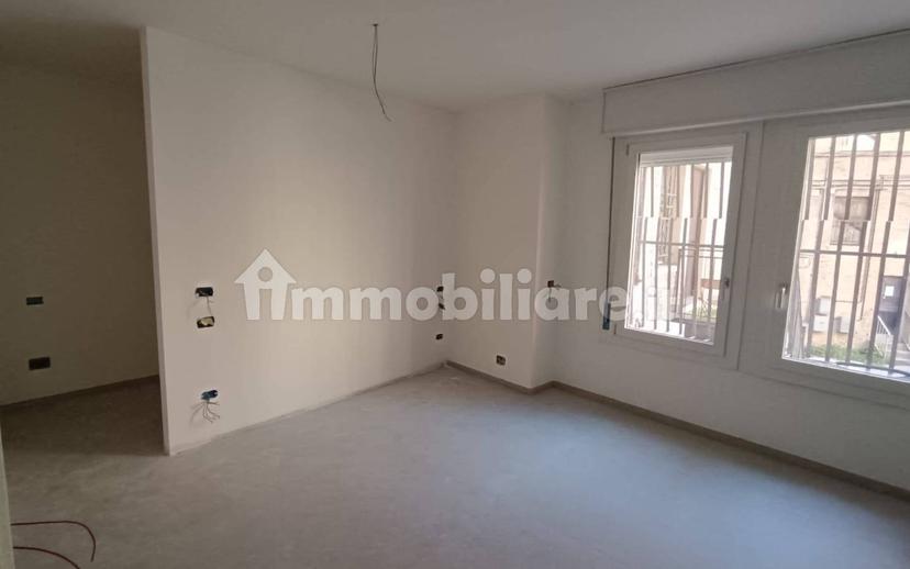 Bilocale piazzale Risorgimento Italiano 18, Viali, Modena