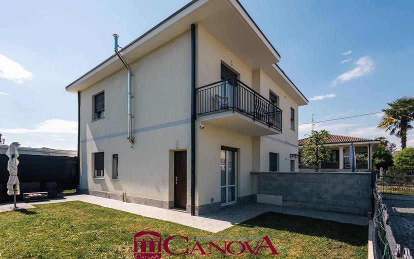Bilocale via E. Stucchi, Centro, Lurate Caccivio — foto 12 di 17