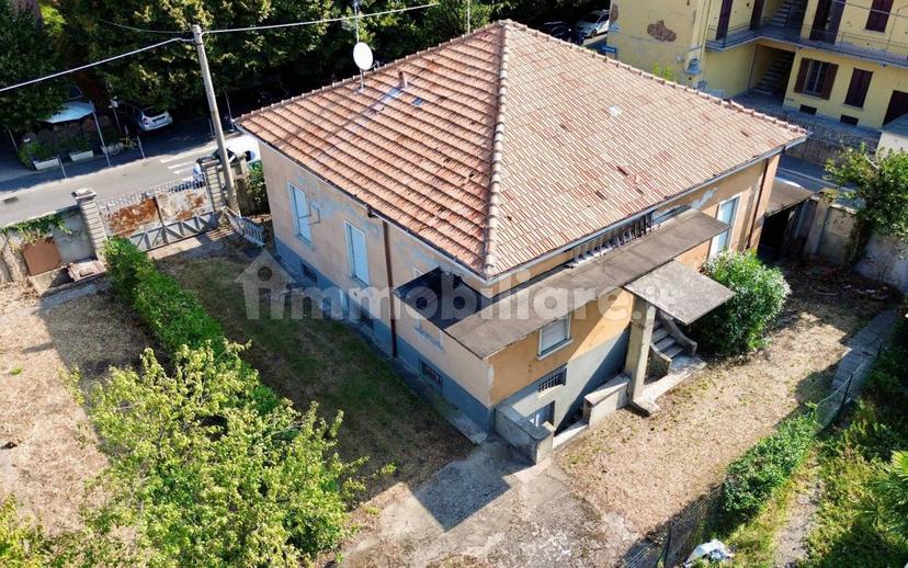 Villa unifamiliare via Bergamo 39, Saronno — foto 2 di 29