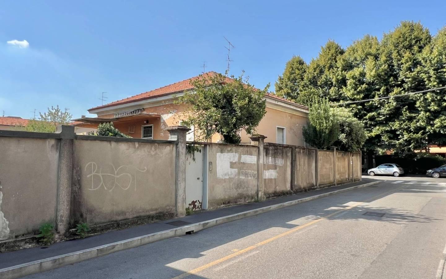 Villa unifamiliare via Bergamo 39, Saronno