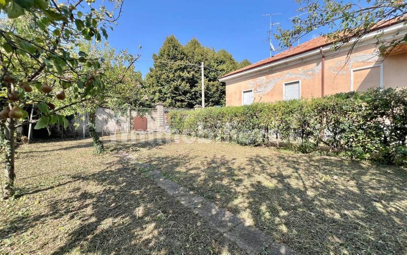 Villa unifamiliare via Bergamo 39, Saronno — foto 8 di 29