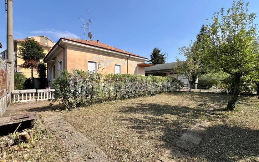 Villa unifamiliare via Bergamo 39, Saronno — foto 16 di 29