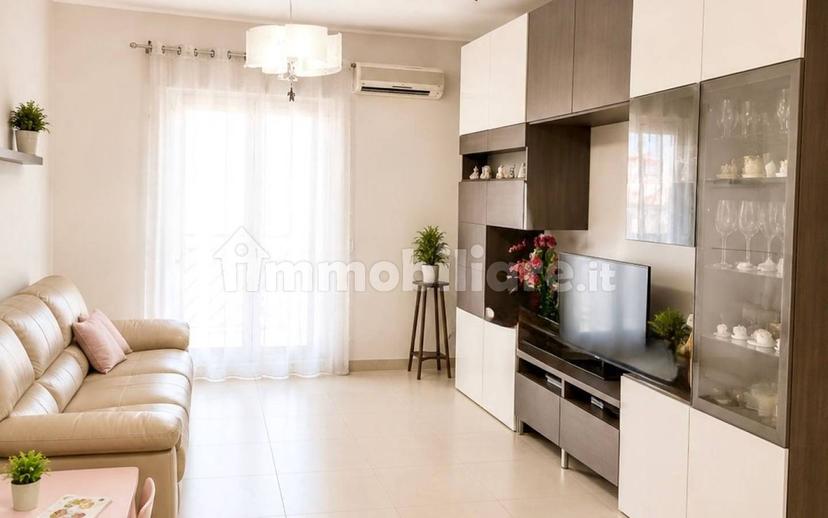 Appartamento in villa via Sandro Pertini, Centro, Giarre — foto 3 di 10