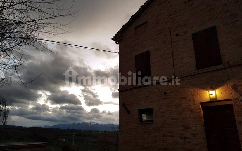 Villa unifamiliare Contrada Regnano 33, Tolentino — foto 3 di 8