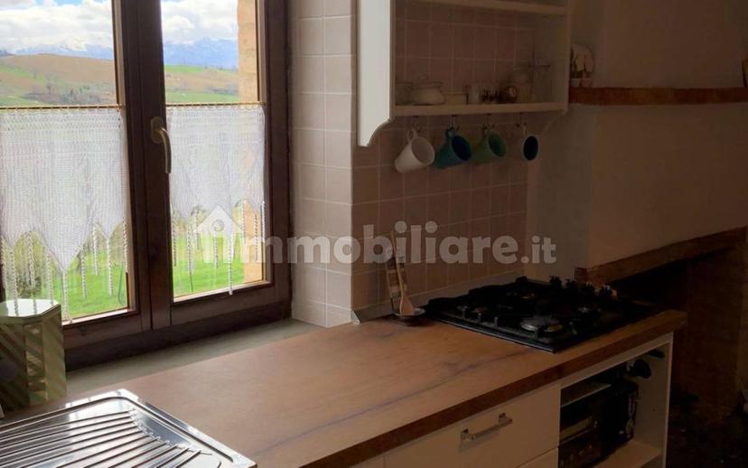 Villa unifamiliare Contrada Regnano 33, Tolentino — foto 5 di 8