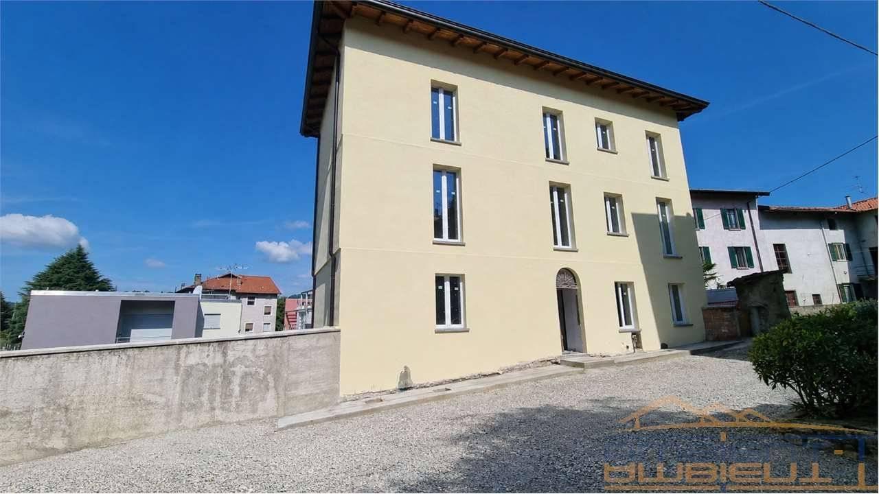 Bilocale via Trento, 36, Centro, Calco