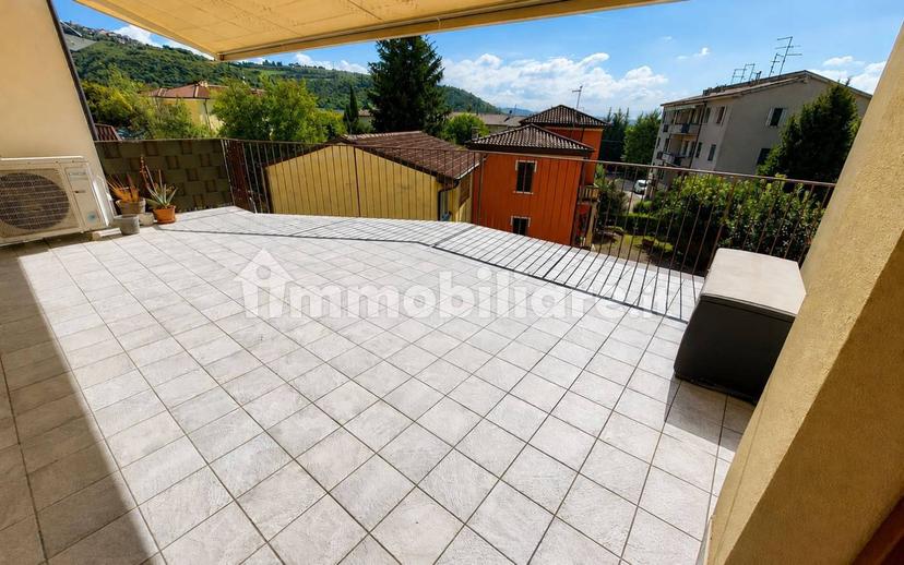 Trilocale piazza Vittorio Emanuele 15/a, Centro, Sant'Ambrogio di Valpolicella — foto 4 di 51