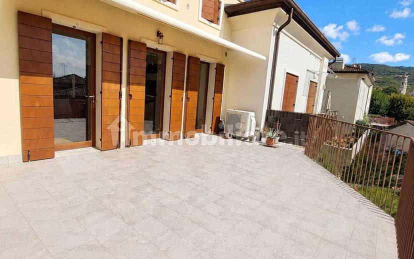 Trilocale piazza Vittorio Emanuele 15/a, Centro, Sant'Ambrogio di Valpolicella — foto 25 di 51