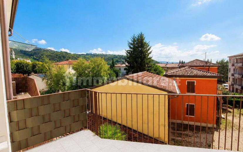 Trilocale piazza Vittorio Emanuele 15/a, Centro, Sant'Ambrogio di Valpolicella — foto 2 di 51
