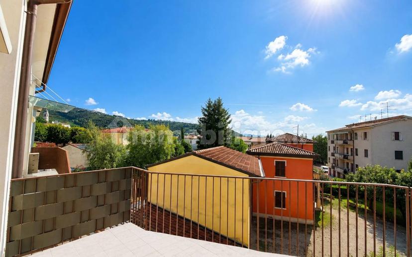 Trilocale piazza Vittorio Emanuele 15/a, Centro, Sant'Ambrogio di Valpolicella — foto 7 di 51