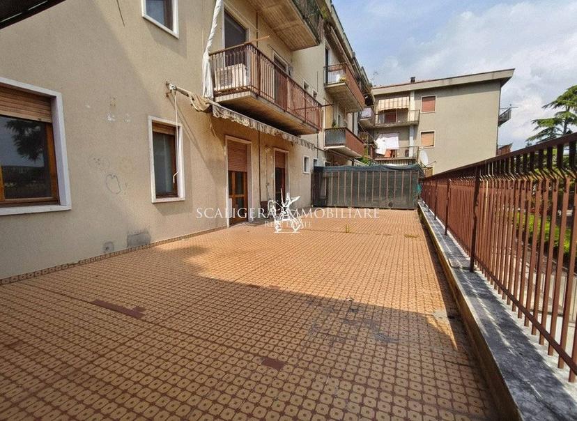 Trilocale piazza Olinto Marcolungo, Centro, Caldiero — foto 12 di 32