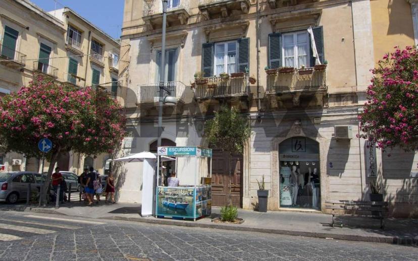 Appartamento buono stato, secondo piano, Umberto - Ermocrate, Siracusa
