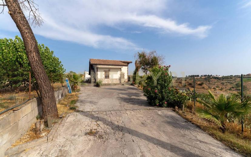 Villa unifamiliare via Salso 15, Palermo - Indipendenza, Catania