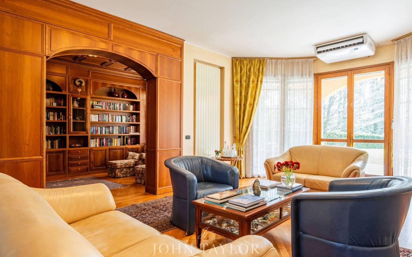Villa unifamiliare via del Golf, Centro, Carimate