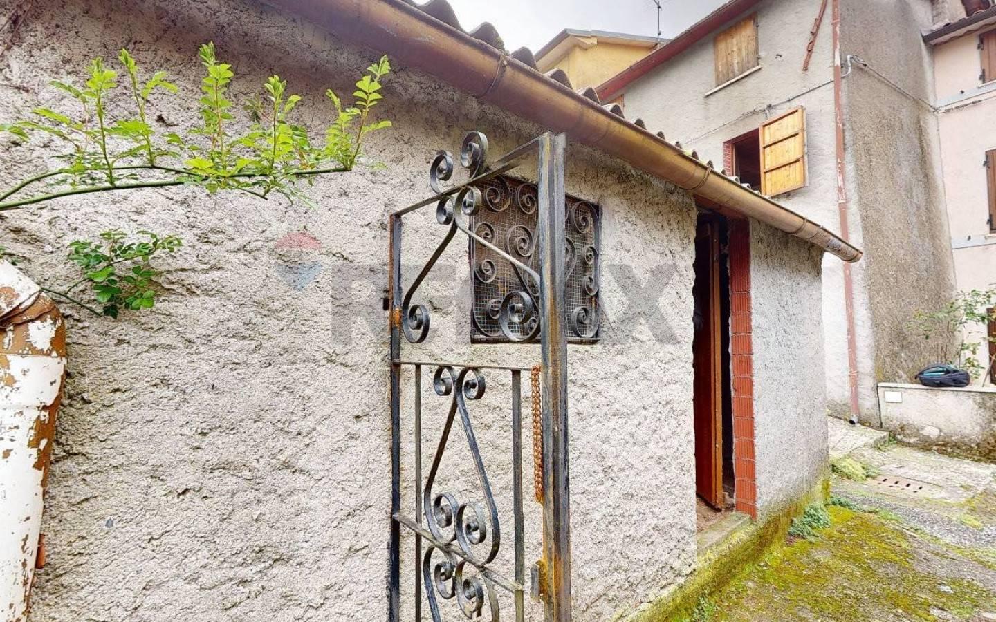 Terratetto plurifamiliare 74 m², da ristrutturare, Centro, Seravezza