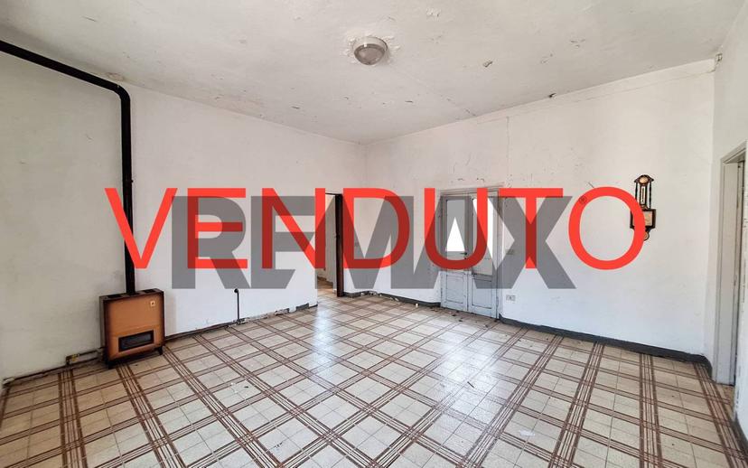 Quadrilocale da ristrutturare, su più livelli, Bolladello Peveranza, Cairate