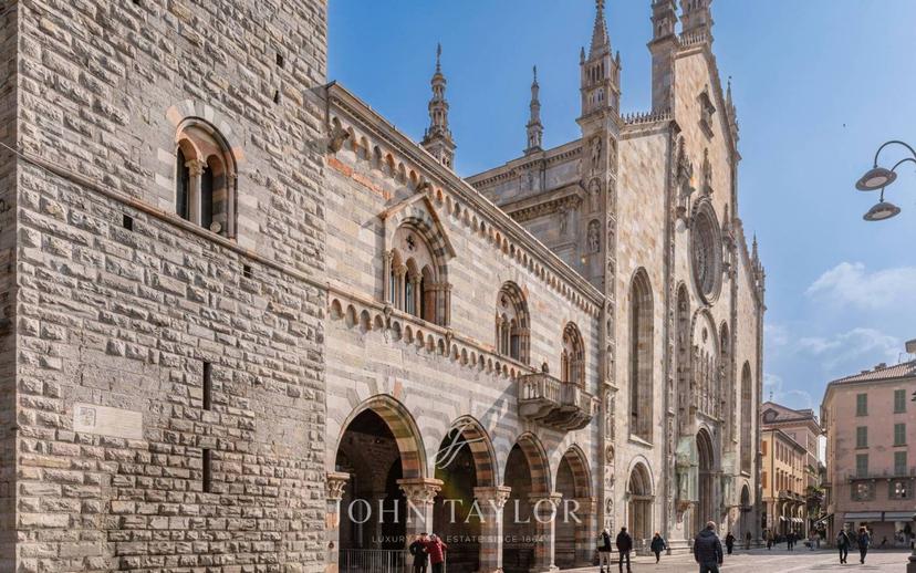 Appartamento piazza Duomo, Centro Storico, Como