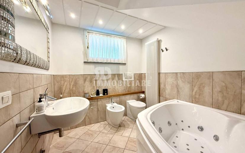 Appartamento in villa, ottimo stato, 207 m², Paese, Riccione