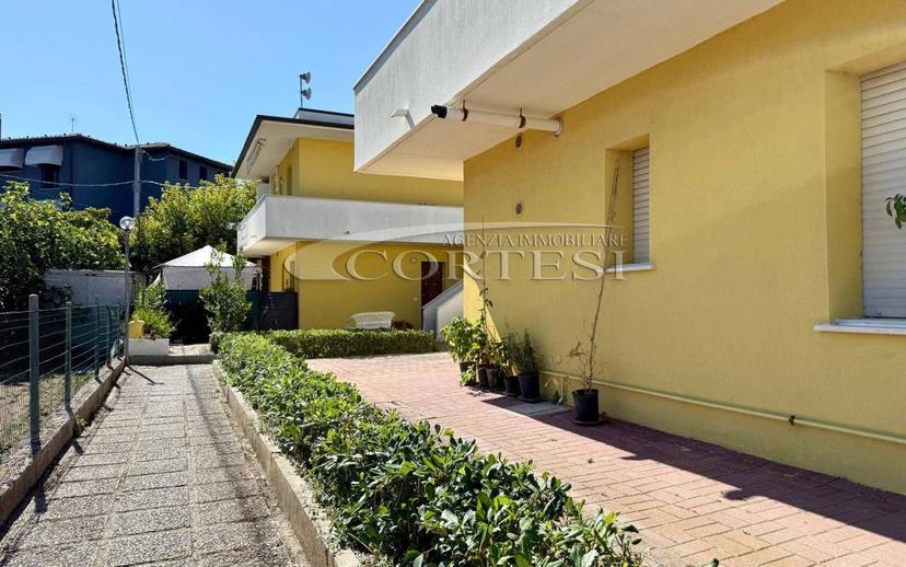Trilocale Strada Nazionale Adriatica Sud 76, Torrette - Ponte Sasso, Fano — foto 2 di 33