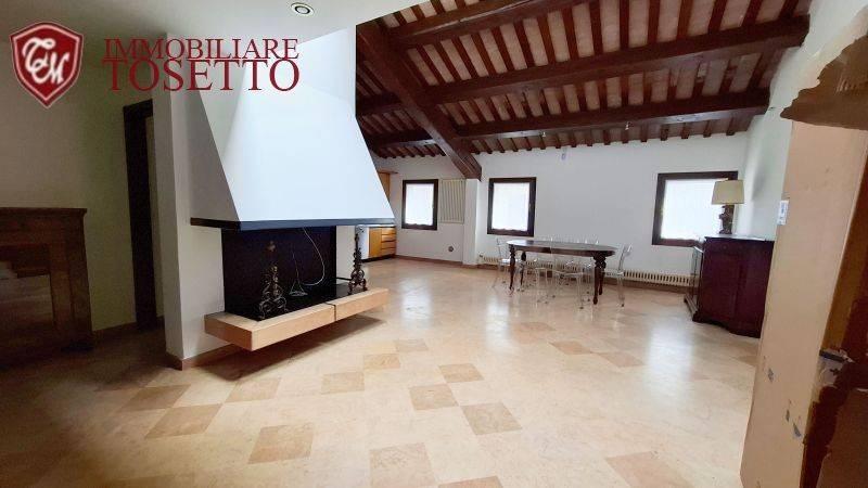 Quadrilocale Contra' Porta Santa Lucia 61, Centro Storico, Vicenza