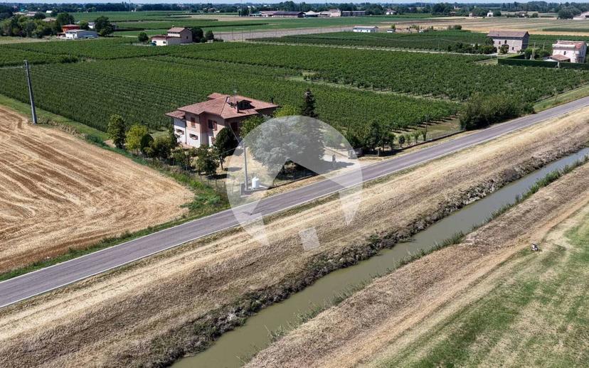 Villa unifamiliare via Sinistra Tresinaro 43, Correggio — foto 6 di 25