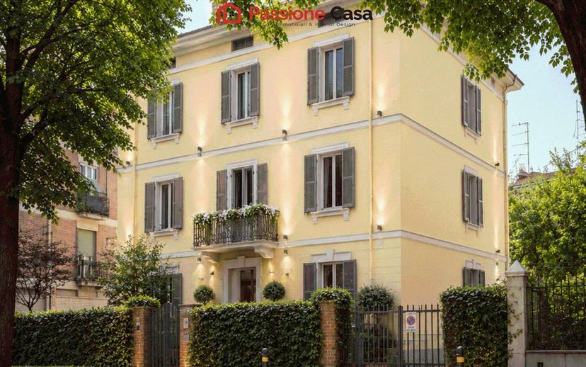 Villa plurifamiliare, da ristrutturare, 410 m², Villetta, Parma