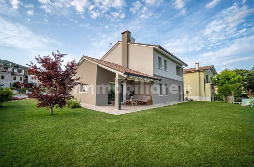 Villa unifamiliare via Giardini Nord, Serramazzoni