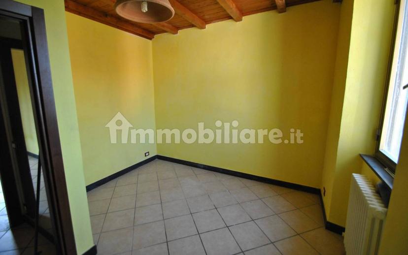 Appartamento ottimo stato, secondo piano, Centro, Uscio