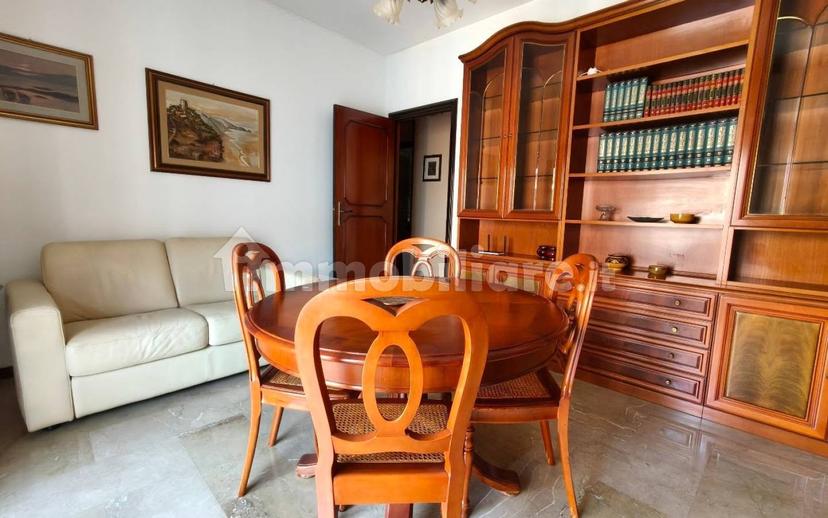 Stanza in affitto in appartamento via Emanuele Notarbartolo 31, Palermo