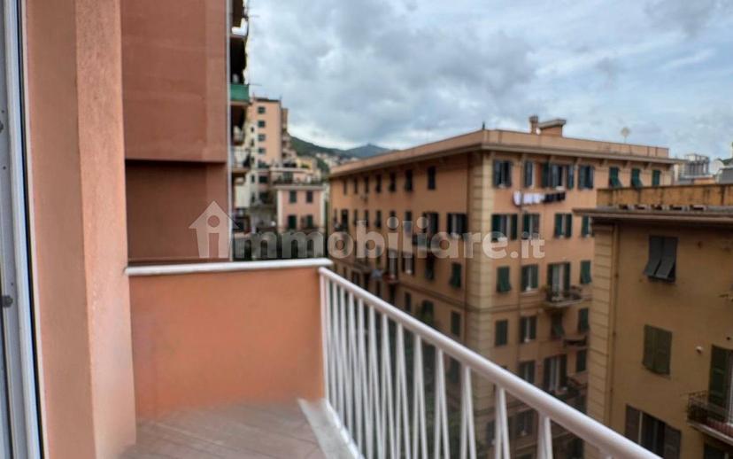 Trilocale via Montello 27, Marassi, Genova