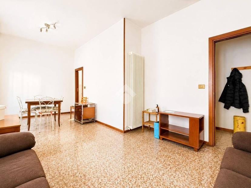 Trilocale via Gabriele D'Annunzio 1, Centro, Pandino — foto 3 di 23