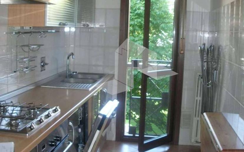 Trilocale buono stato, secondo piano, Buco del Signore - Acque Chiare, Reggio Emilia — foto 3 di 16