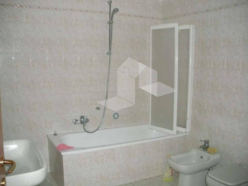 Trilocale buono stato, secondo piano, Buco del Signore - Acque Chiare, Reggio Emilia — foto 8 di 16