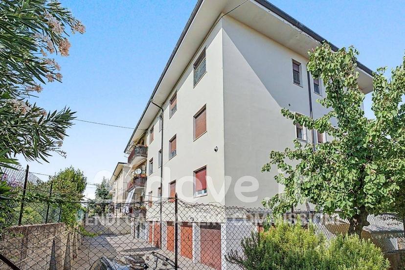 Quadrilocale via del Lavoro 42, Centro, Sommacampagna — foto 25 di 35