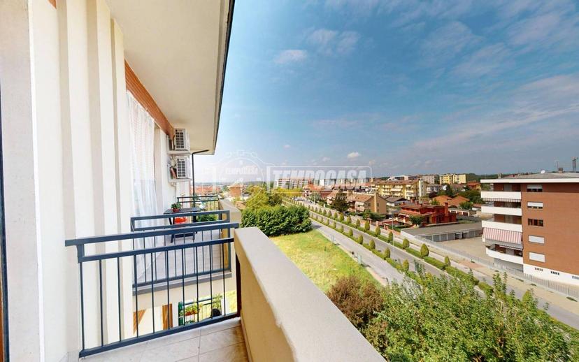 Quadrilocale ottimo stato, quinto piano, Centro, Bra — foto 2 di 18